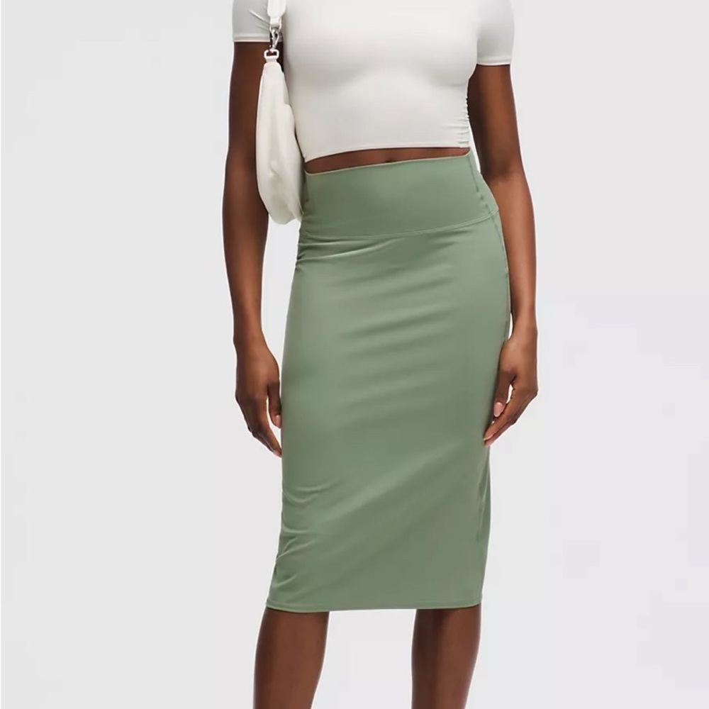 Lululemon Athletica Nulu Slim-Fit HR Skirt BNWT size 12